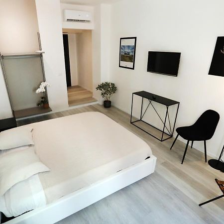 B&B Boutique Four Rooms Бари Экстерьер фото